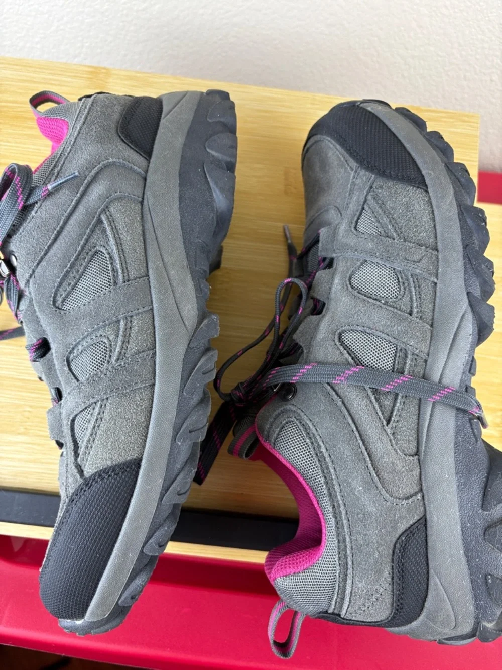 BearPaw Edgewood Low Women's Hiking‎ Shoes Gray Pink Suede Mesh 2755W Size 11